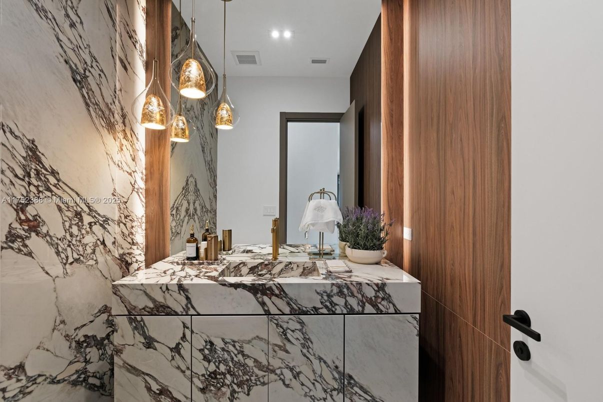 Bathroom, Interior, Pendant Lights, Recessed Lighting