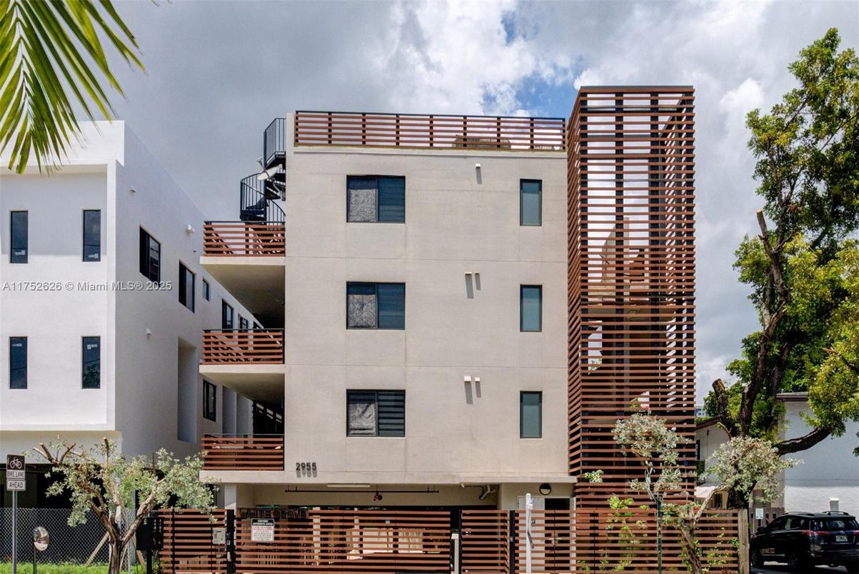 Exterior, Facade, Condo Building