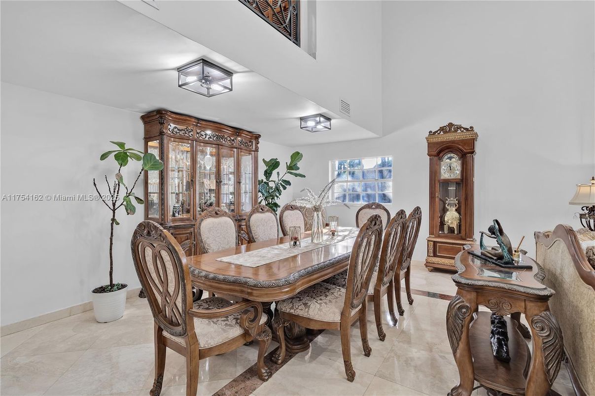 Dining room, Interior