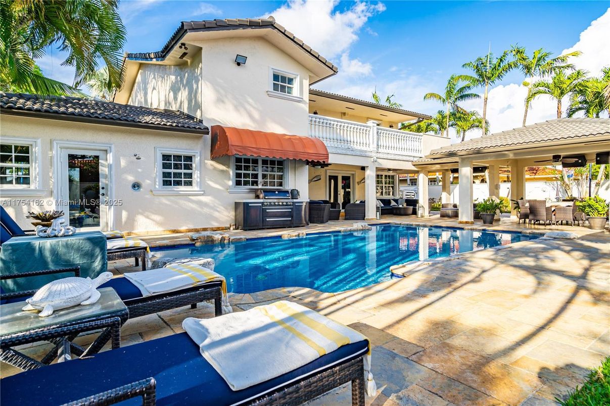 Exterior, Pool