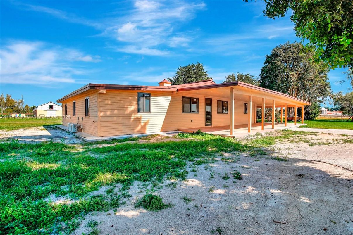 Backyard, Exterior