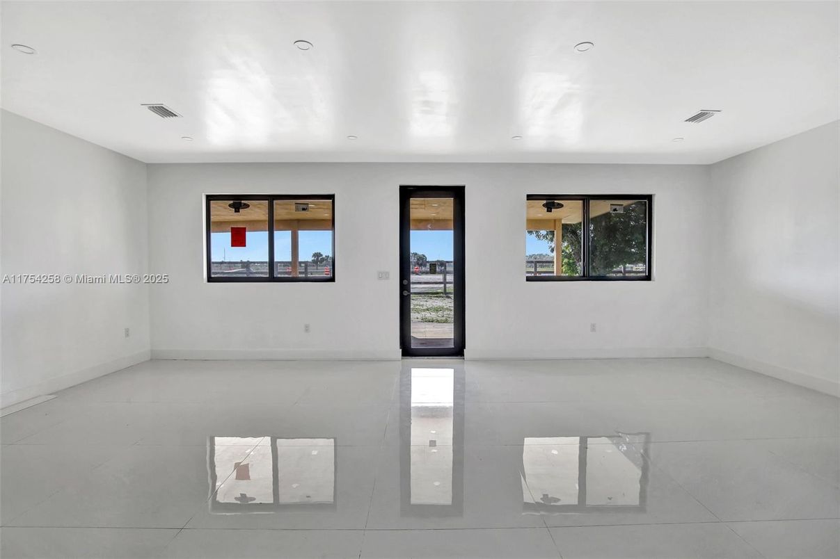 Empty room, Interior, Recessed Lighting