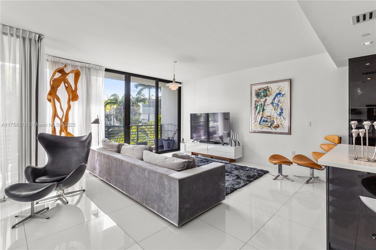 Interior, Living room, Pendant Lights, Recessed Lighting