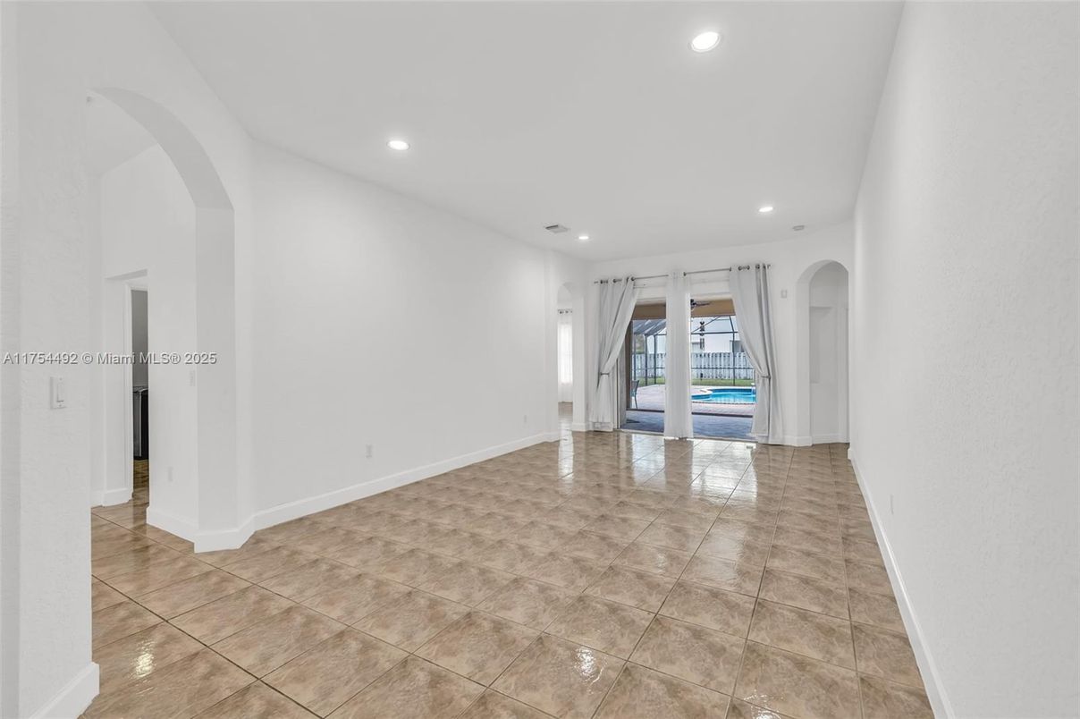 Empty room, Interior, Recessed Lighting