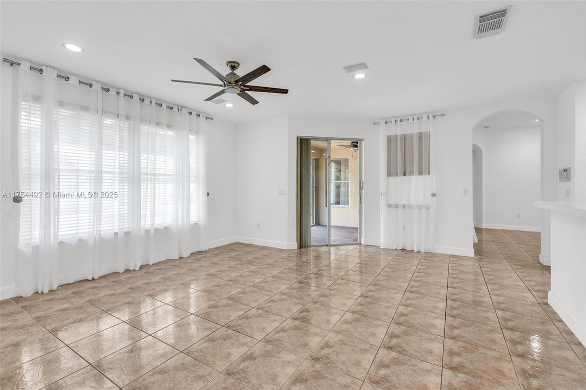 Empty room, Interior, Recessed Lighting