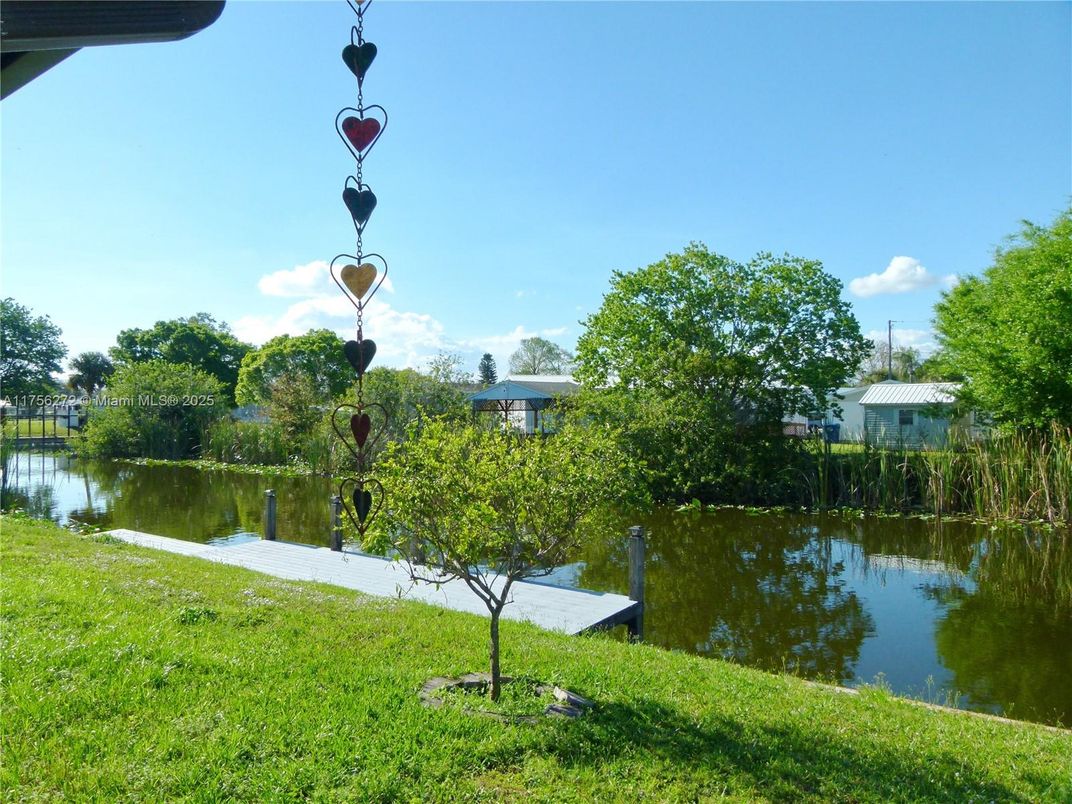 Exterior, Lake