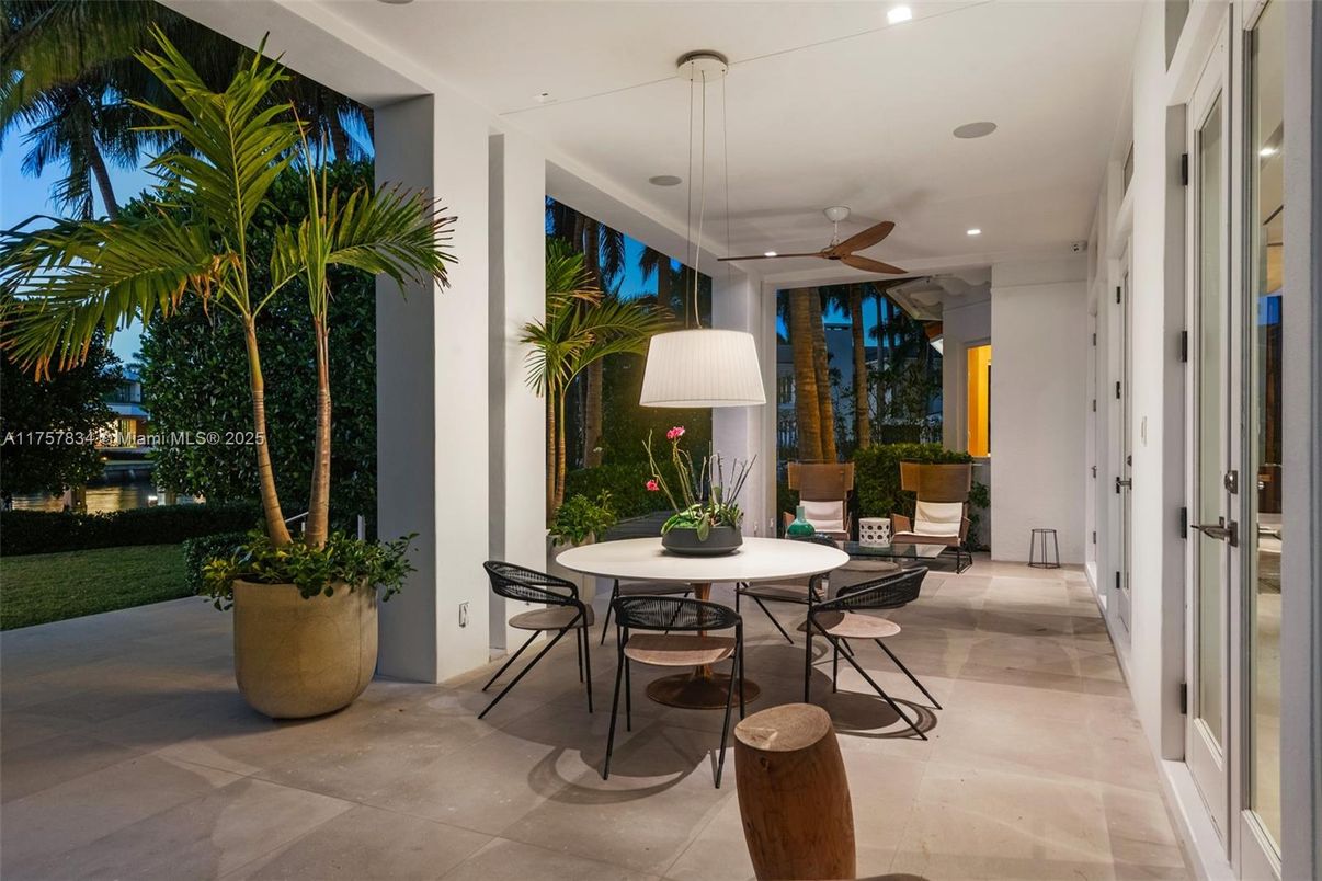 Dining room, Interior, Recessed Lighting