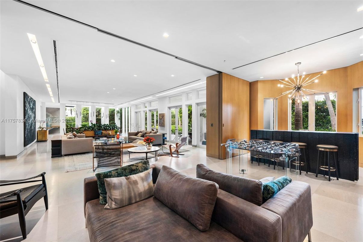 Interior, Living room, Pendant Lights, Recessed Lighting, Wooden Walls