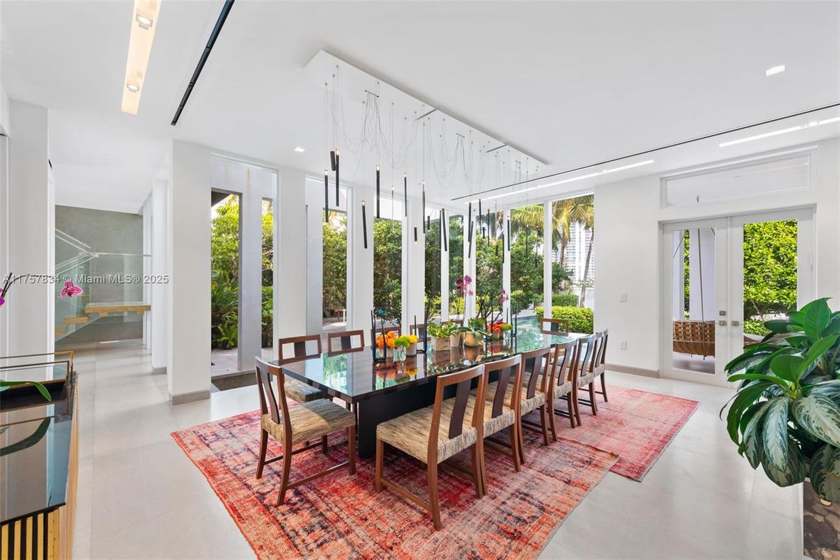 Dining room, Interior, Pendant Lights, Recessed Lighting