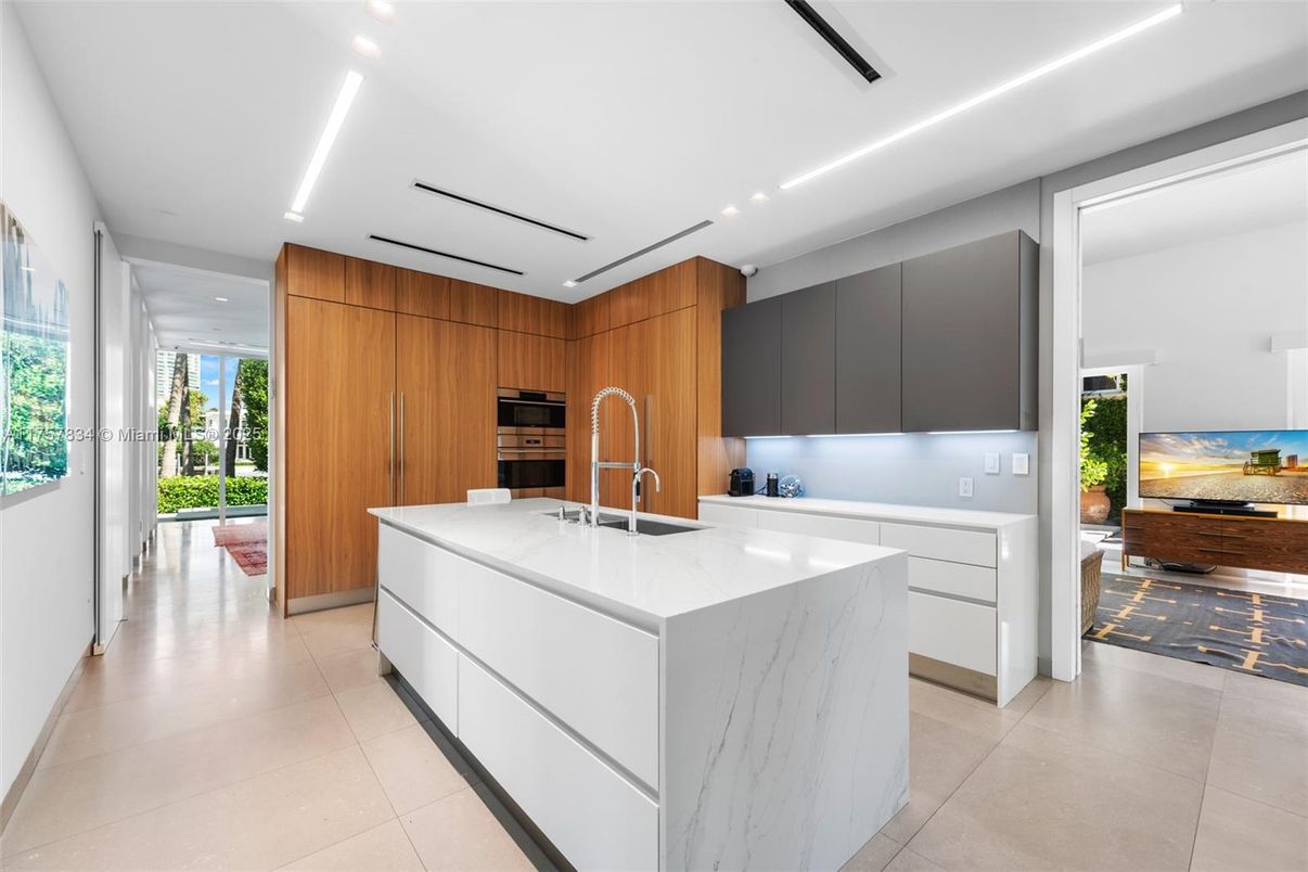 Interior, Kitchen, Recessed Lighting, Water