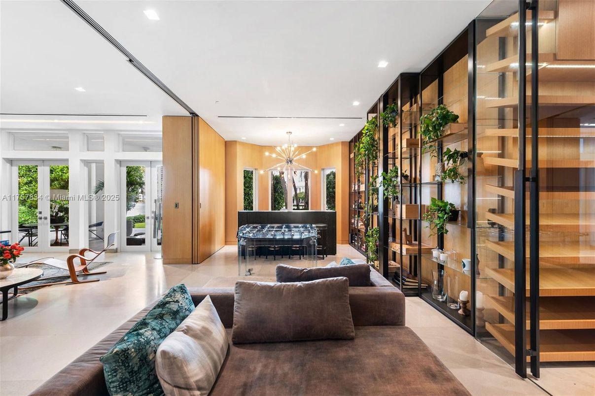 Interior, Living room, Pendant Lights, Piano, Recessed Lighting
