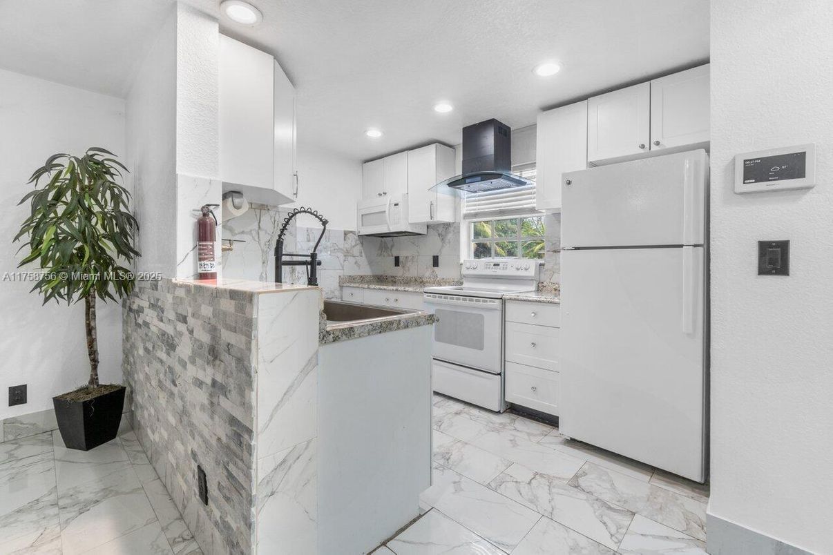 Interior, Kitchen, Marble, Recessed Lighting