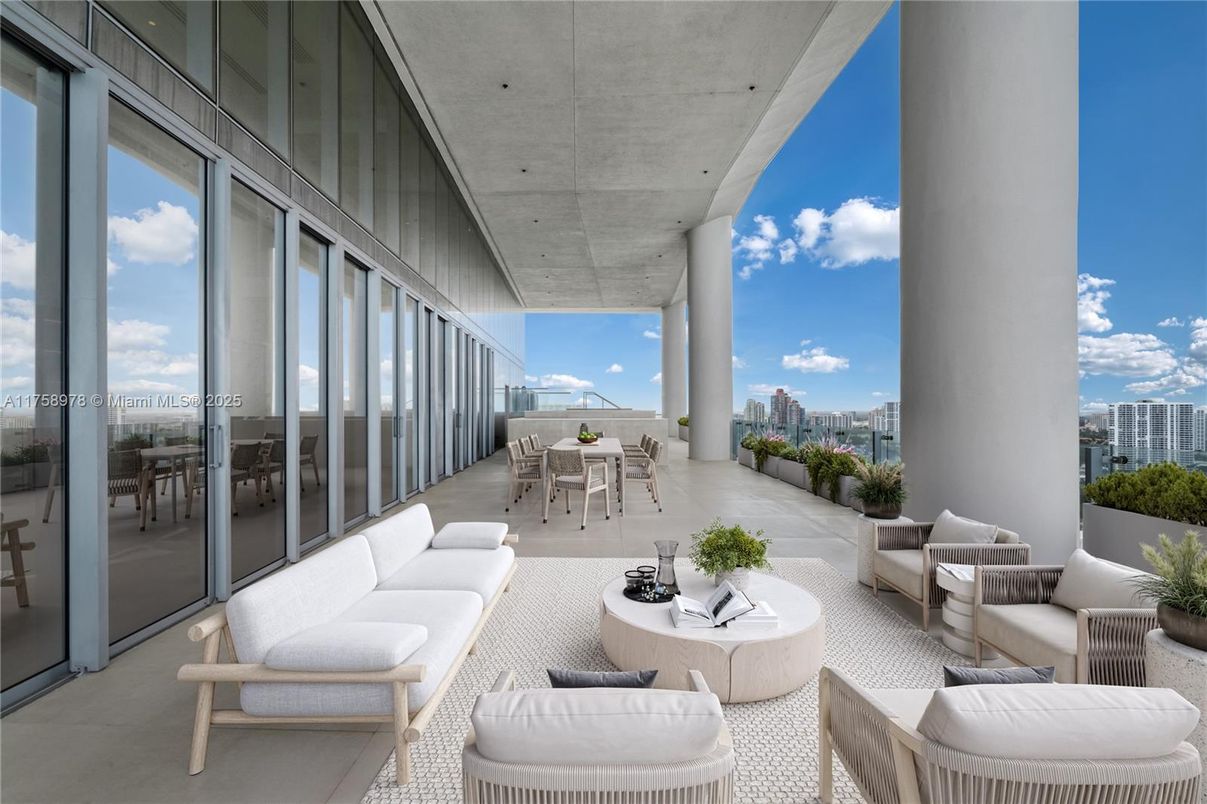 Dining room, Exterior