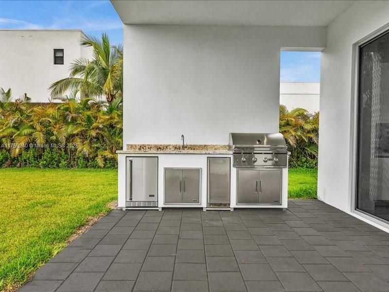 Backyard, Exterior