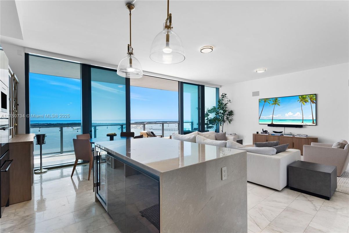 Dining room, Interior, Living room, Pendant Lights, Recessed Lighting, Water