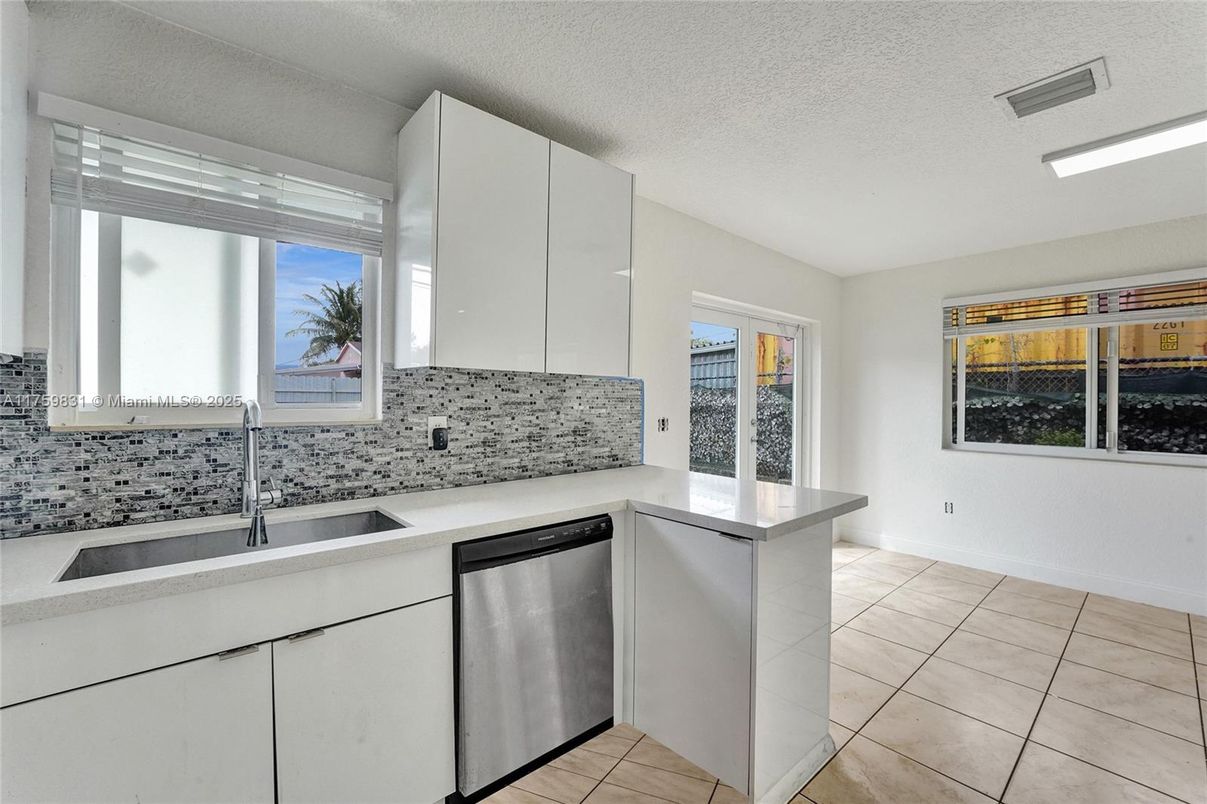 Interior, Kitchen, Stainless Steel Appliances, Water