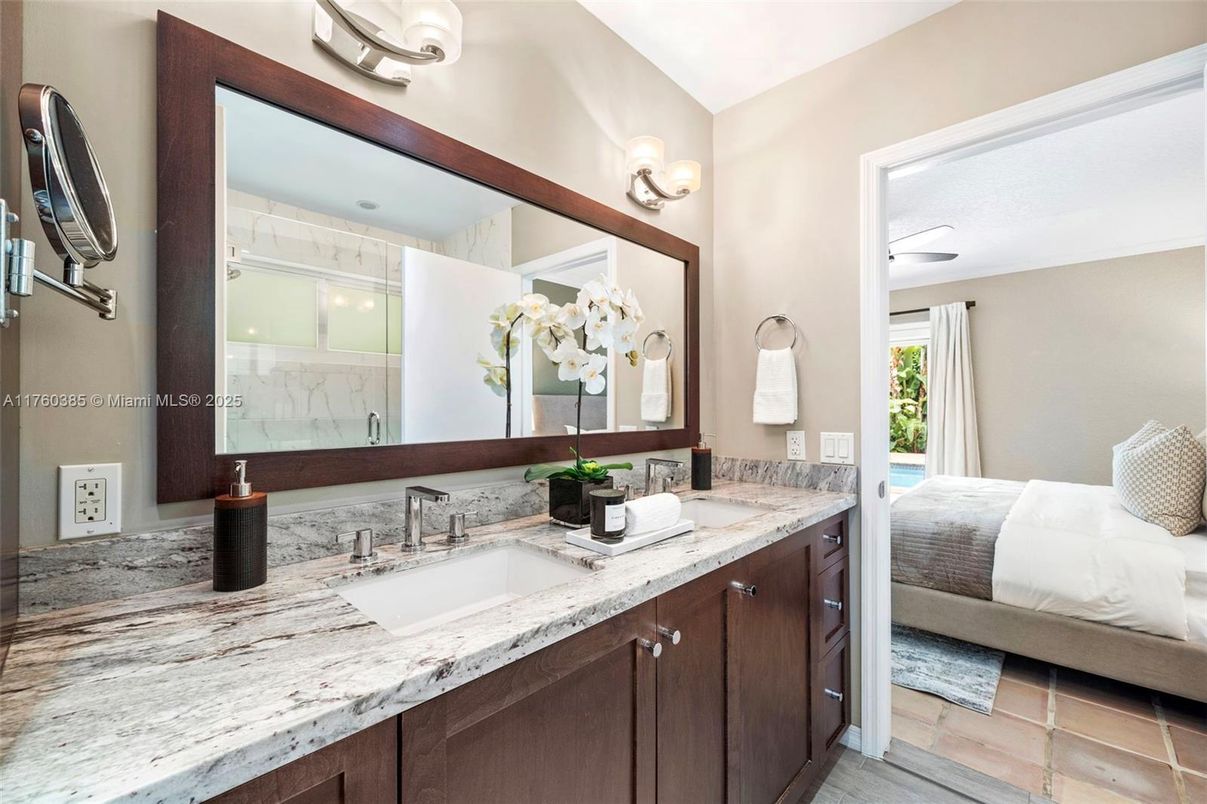 Bathroom, Bedroom, Dual Sink Vanities, Interior
