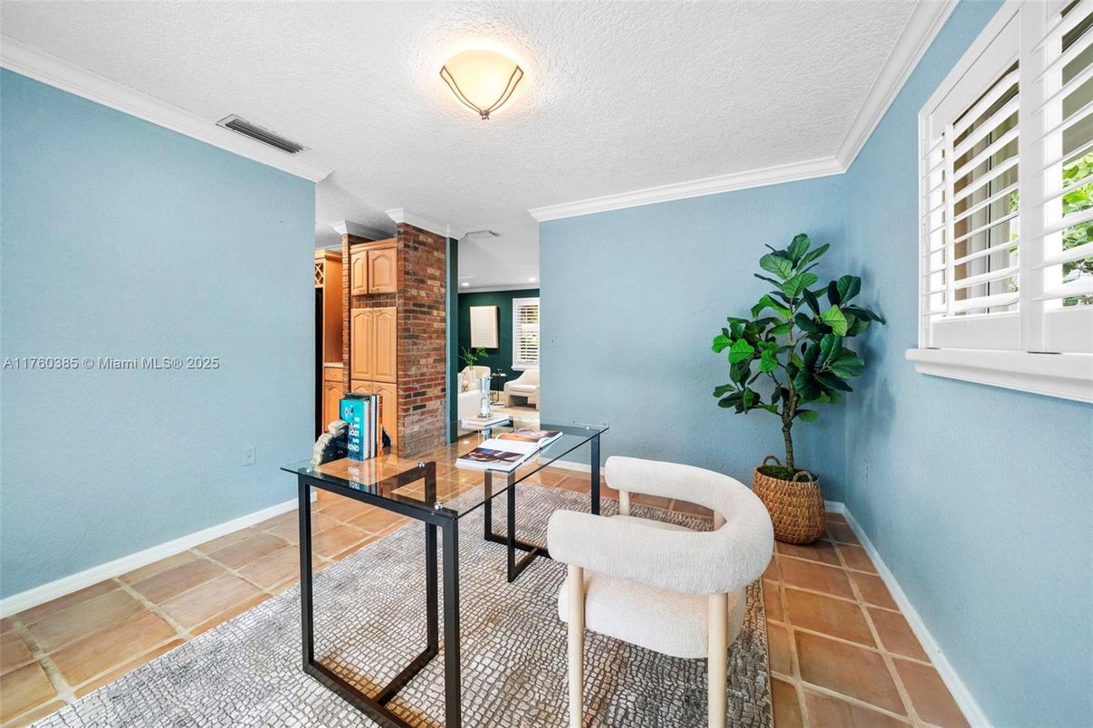 Home Office, Interior