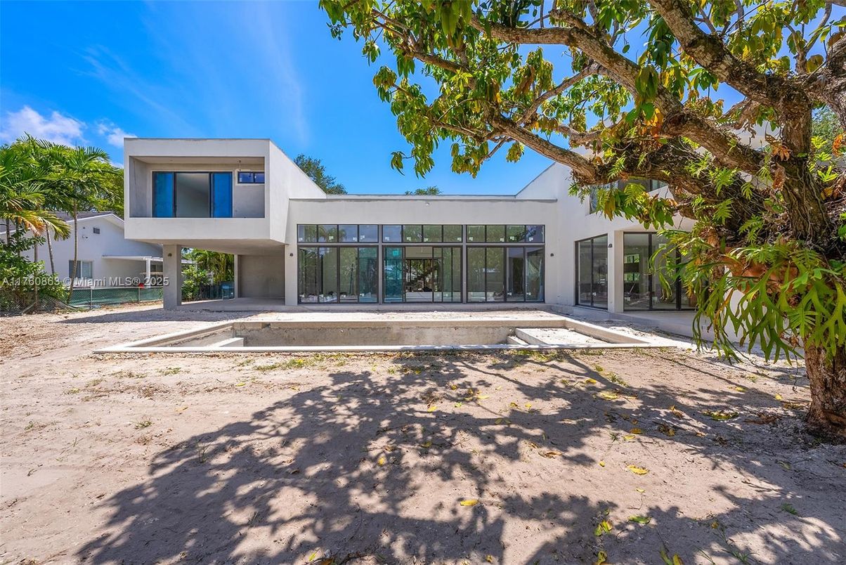 Backyard, Exterior, Facade, Modern