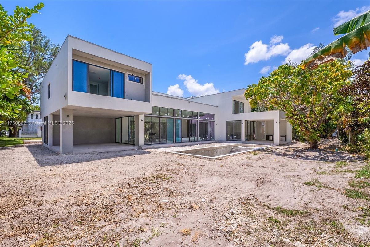 Backyard, Exterior, Facade, Modern