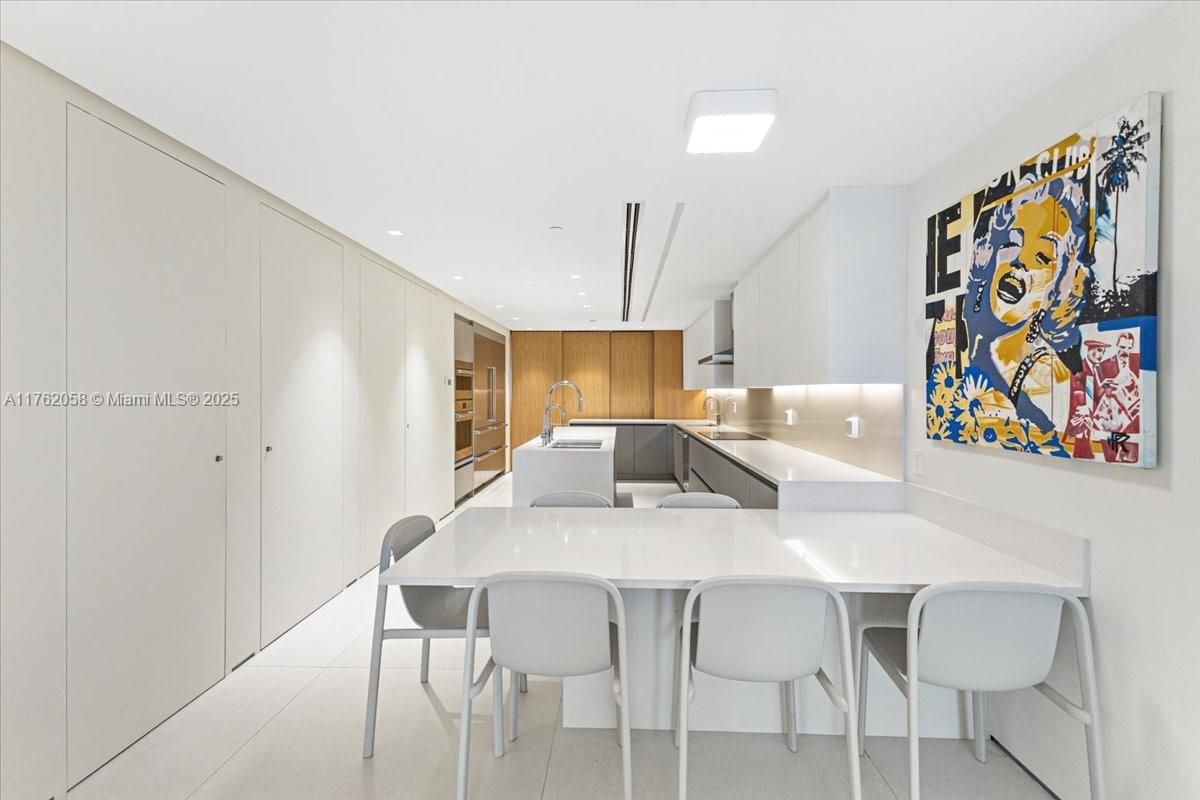 Dining room, Interior, Kitchen, Recessed Lighting