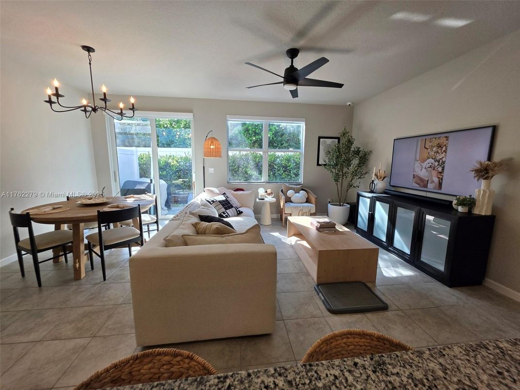 Chandelier, Dining room, Interior, Living room