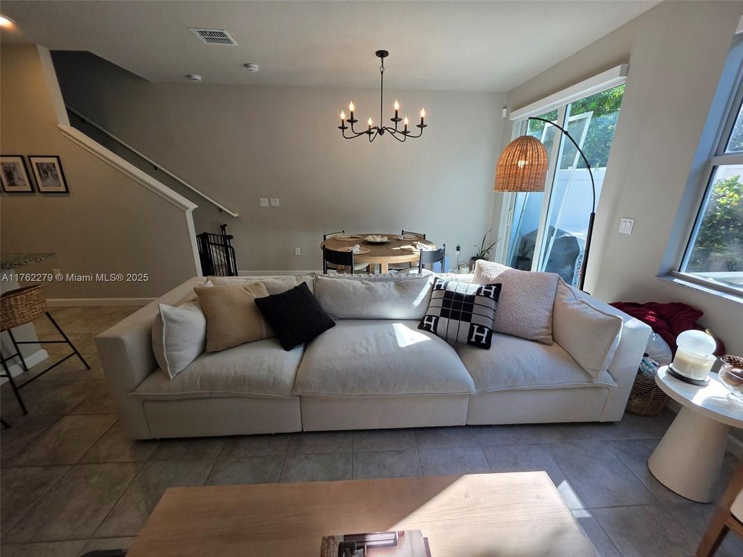Chandelier, Dining room, Interior, Living room, Pendant Lights