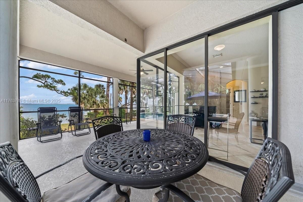 Dining room, Interior, Sun Room, Water