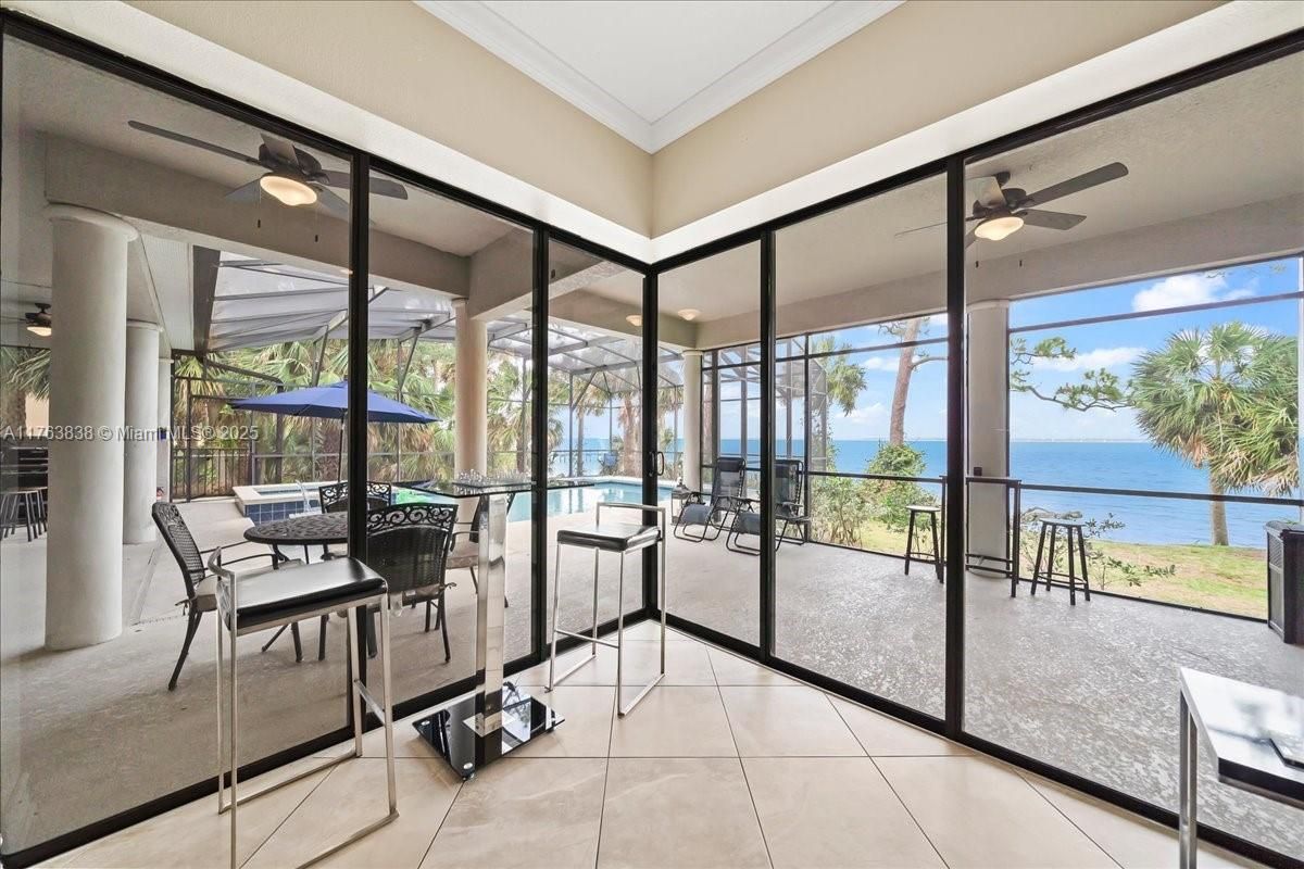 Interior, Sun Room, Water