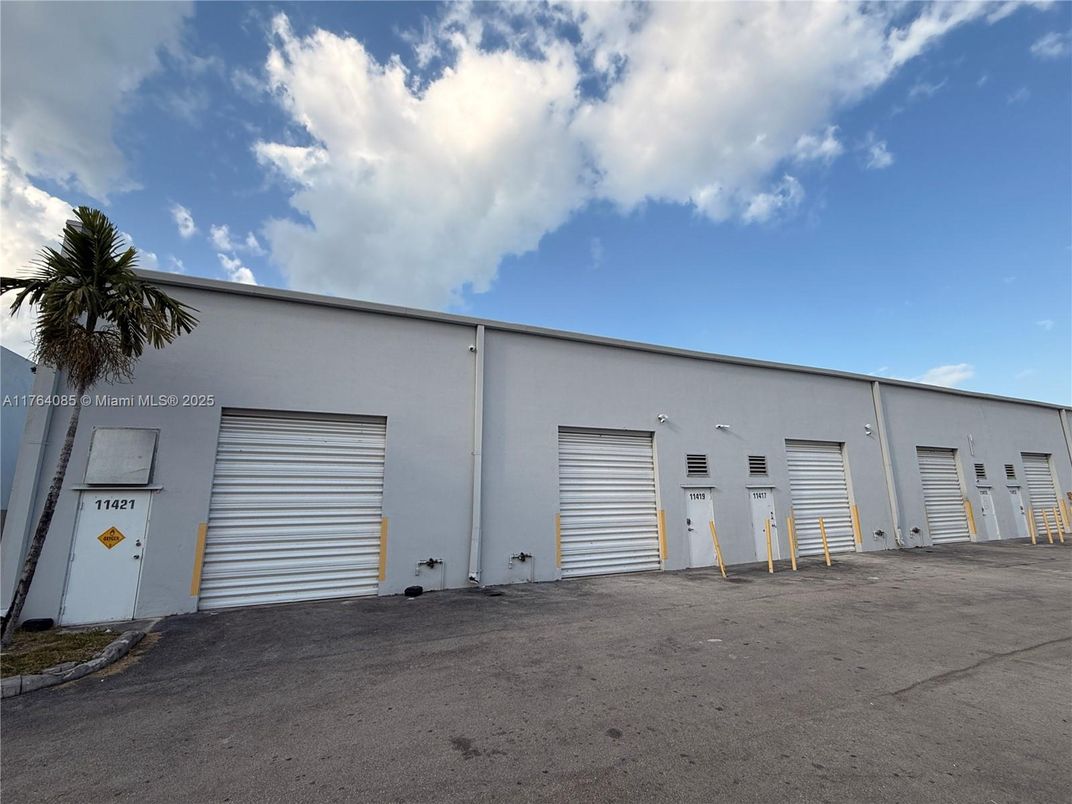 Detached Garage, Exterior