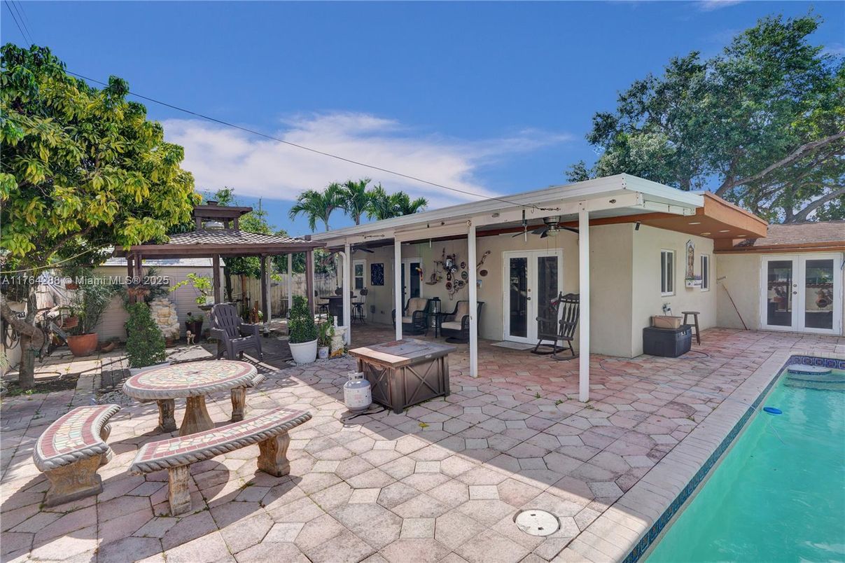 Exterior, Hot Tub, Pool