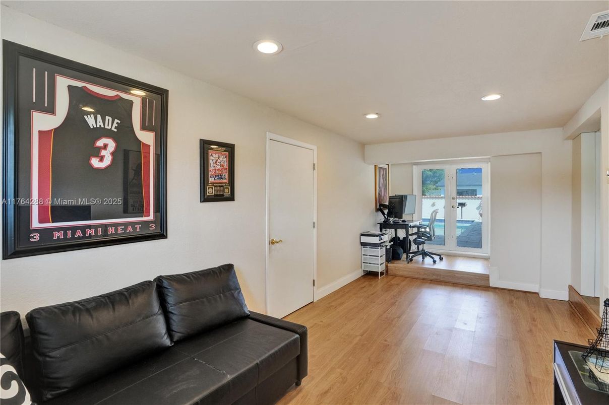 Interior, Recessed Lighting, Wood Texture Flooring