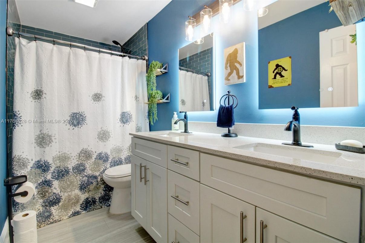 Bathroom, Dual Sink Vanities, Interior