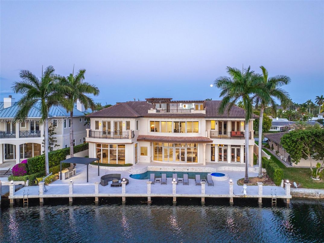 Exterior, Lake