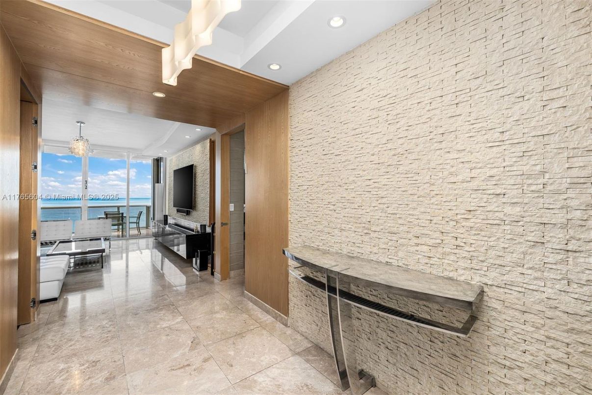 Interior, Pendant Lights, Recessed Lighting, Stone Walls, Wooden Walls