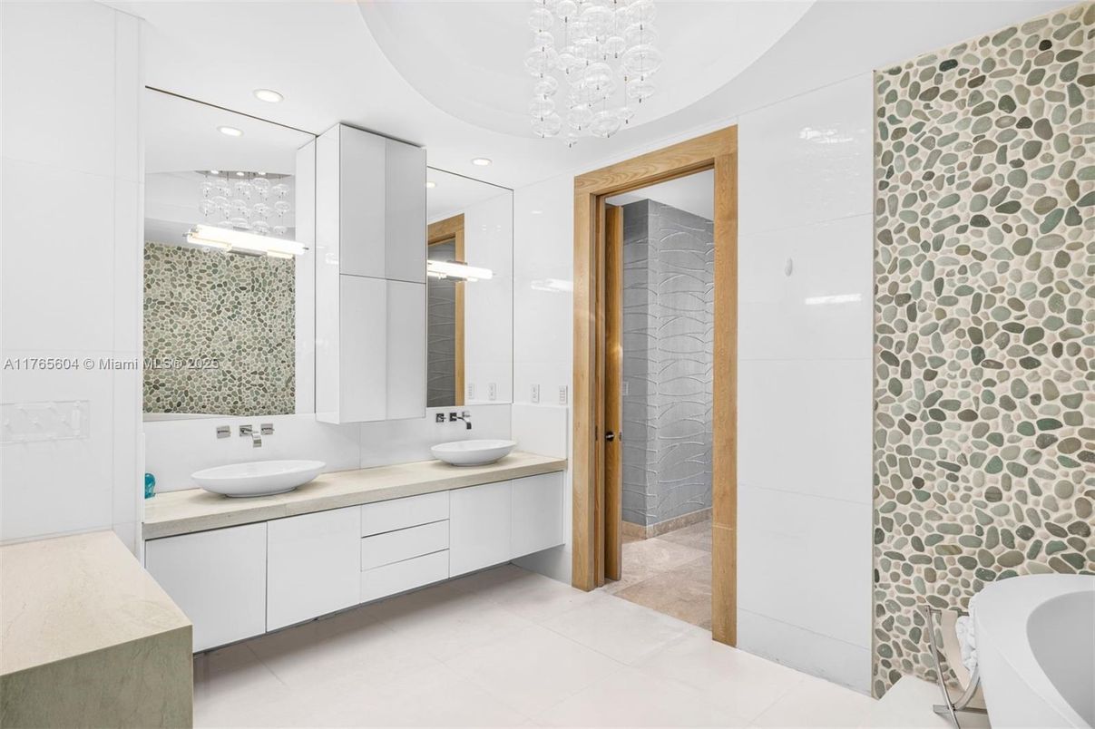 Bathroom, Dual Sink Vanities, Interior, Pendant Lights, Recessed Lighting