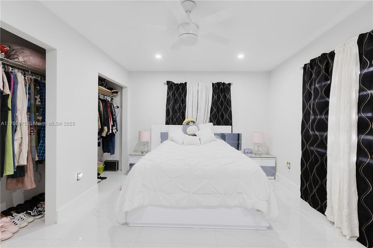 Bedroom, Interior, Marble, Recessed Lighting, Walk-in Closets