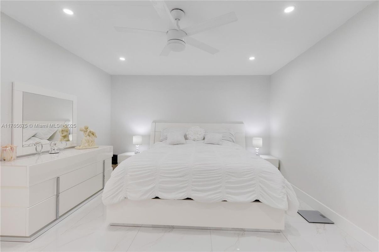 Bedroom, Interior, Marble, Recessed Lighting