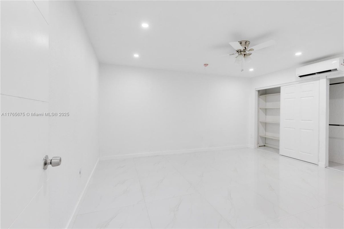 Empty room, Interior, Marble, Recessed Lighting