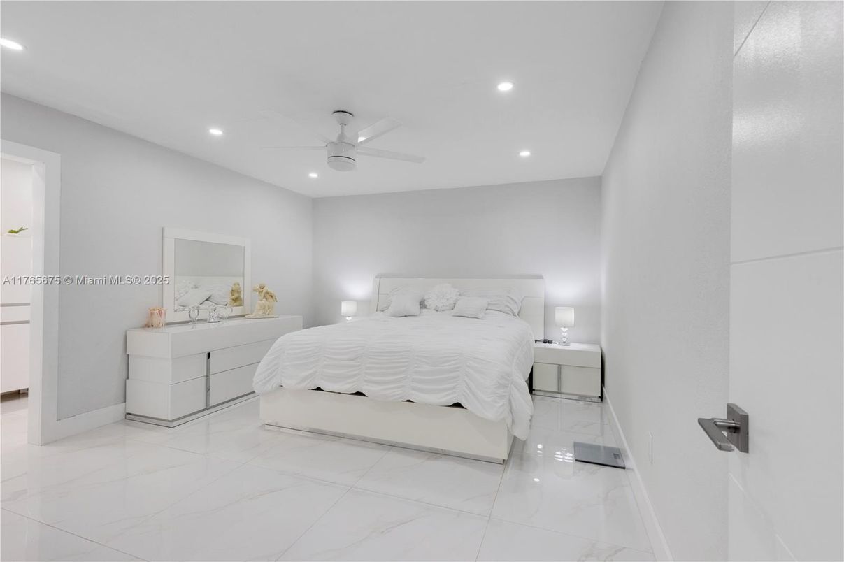 Bedroom, Interior, Marble, Recessed Lighting