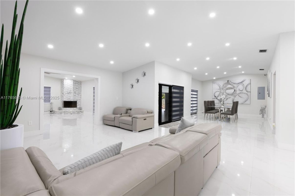 Dining room, Interior, Living room, Recessed Lighting