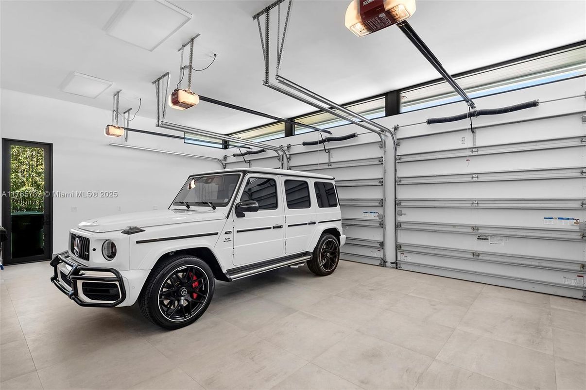 Garage, Interior