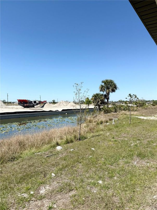 Exterior, Lake