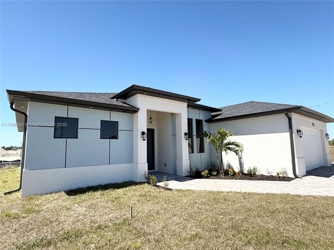 Attached, Exterior, Facade, Modern