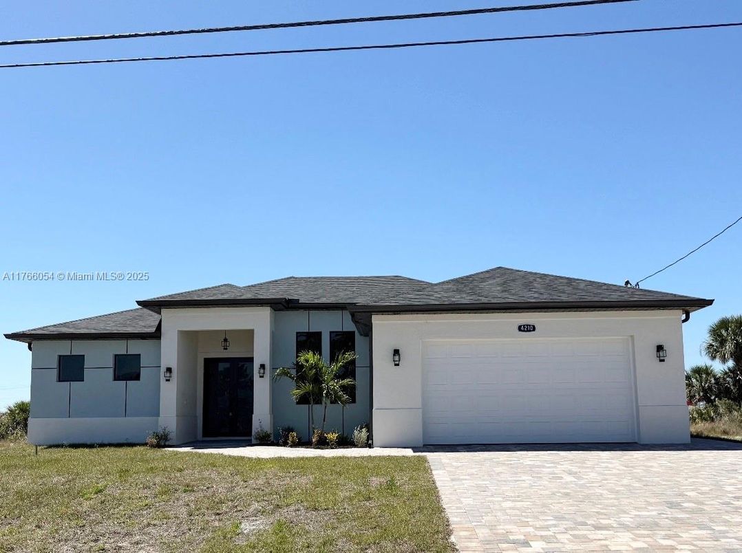 Attached, Exterior, Facade, Ranch