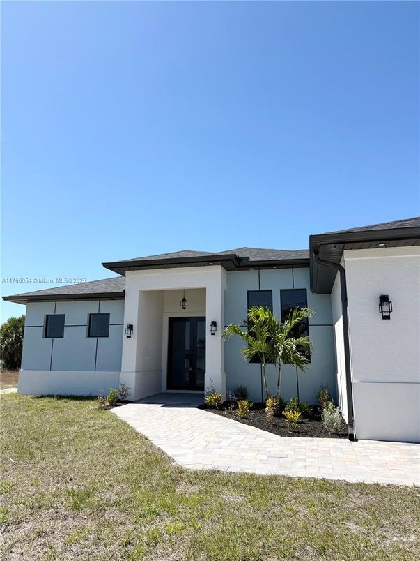 Backyard, Exterior, Facade, Modern