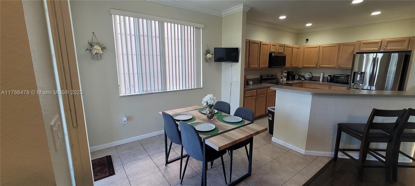 Dining room, Interior, Kitchen, Recessed Lighting, Stainless Steel Appliances