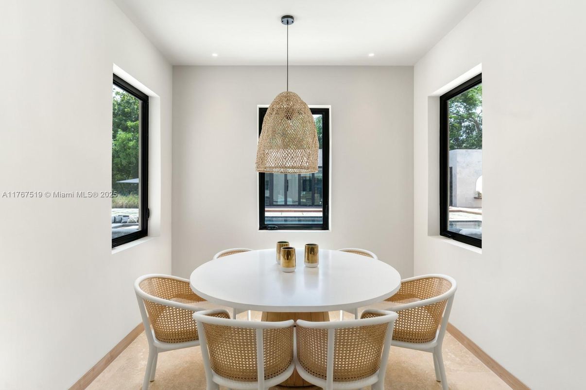 Dining room, Interior, Pendant Lights, Recessed Lighting