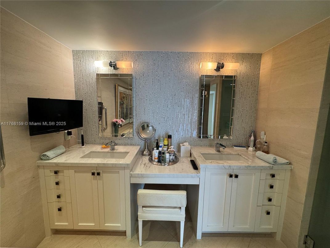 Bathroom, Dual Sink Vanities, Interior