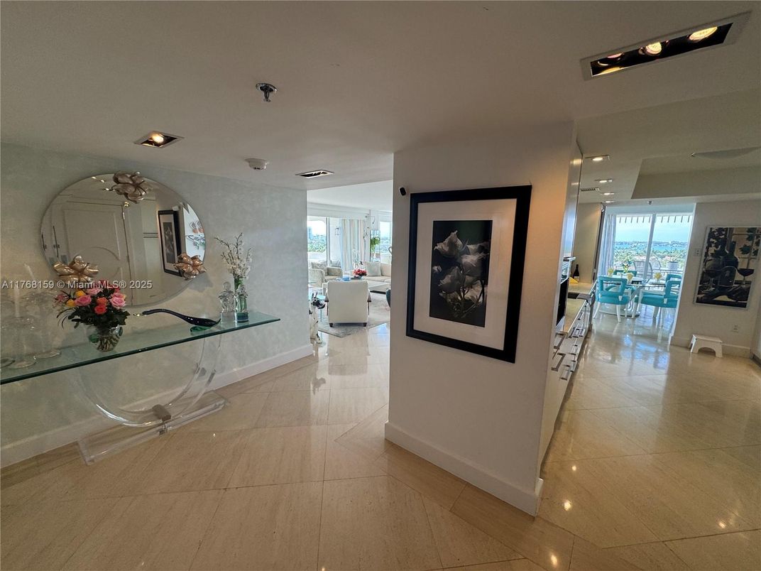 Dining room, Interior, Recessed Lighting